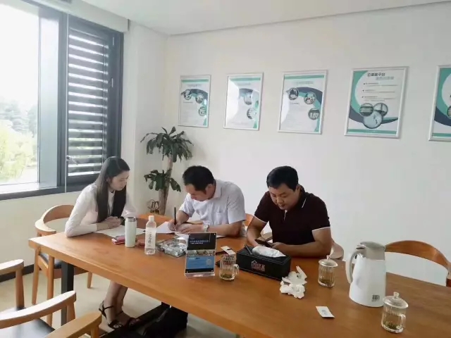 熱烈祝賀姜總、胡總簽約創綠家河南省市級代理！
