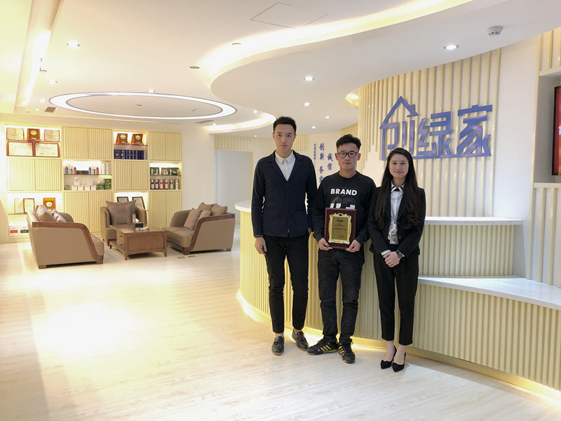 熱烈祝賀龍總、趙總簽約創綠家南京市區級代理！