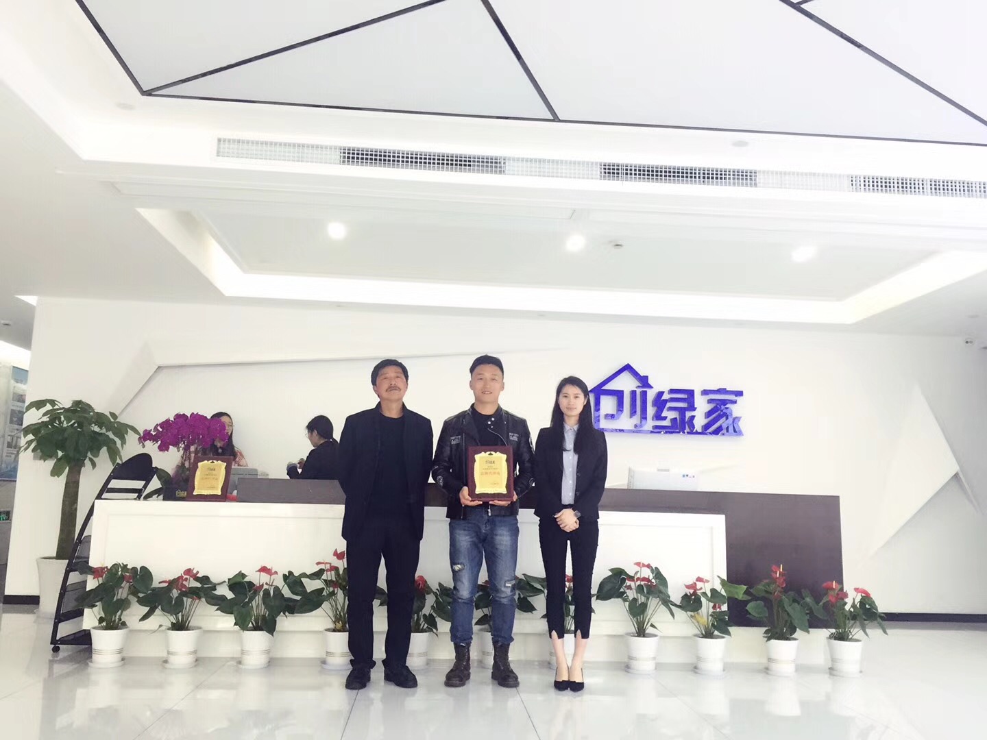 熱烈祝賀張總父子簽約創綠家江蘇省市級代理！