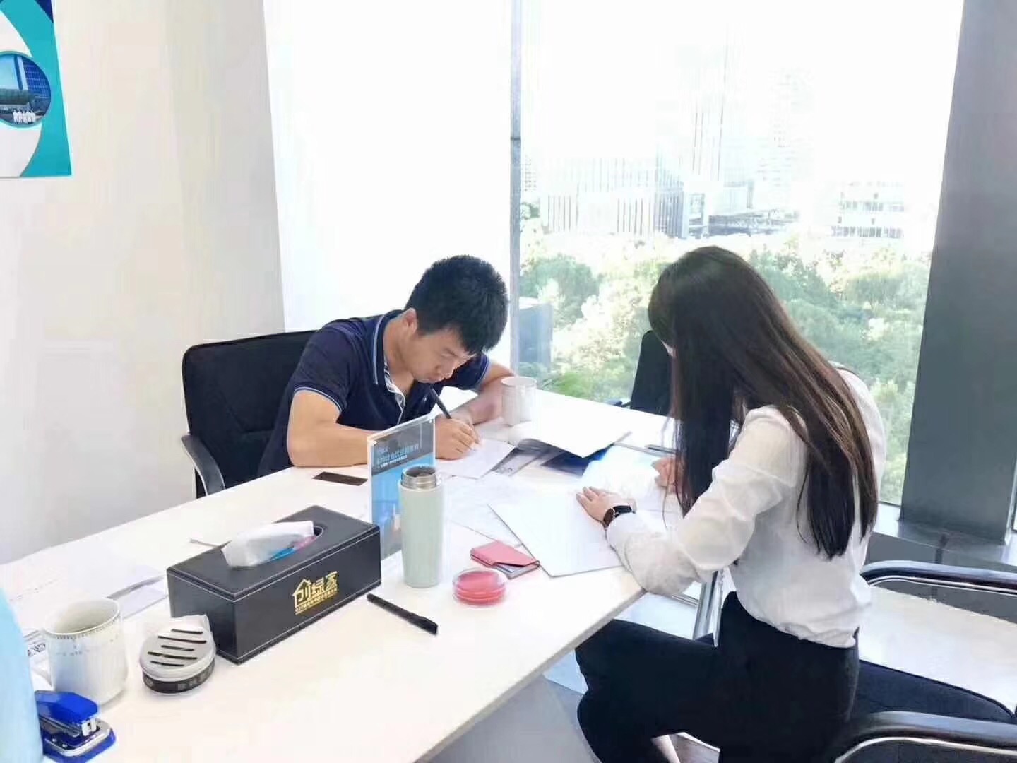 熱烈祝賀馮總、毛總簽約創(chuàng)綠家江蘇省縣級市代理！