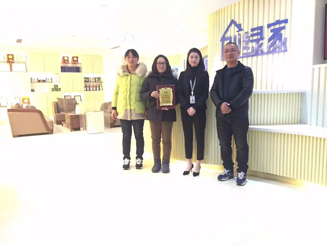 熱烈祝賀沈總簽約創(chuàng)綠家南通市縣級代理！